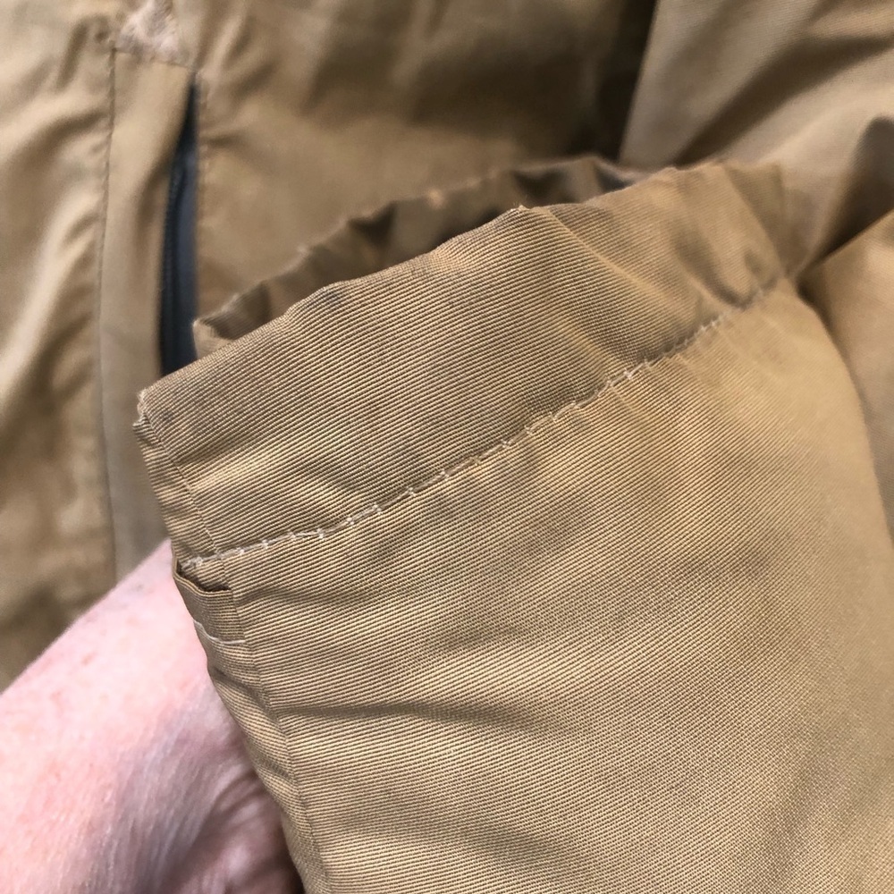 The North Face Size L vintage brown label down coat. Work condition small flaws - Picture 9 of 16